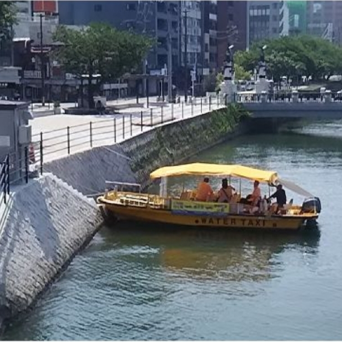 乗り場2：広島駅前 川の駅のりば光景1