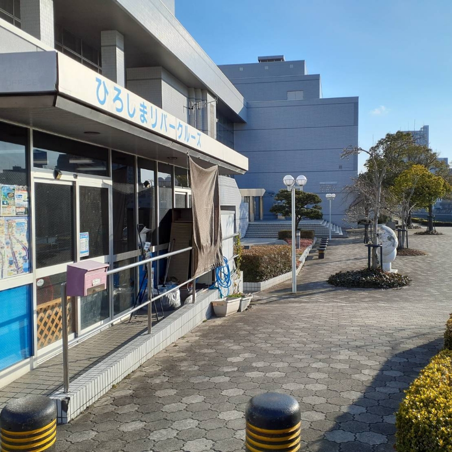 乗り場3：本社事務所光景1